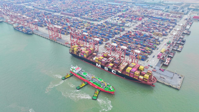 广州港实现“锚地+码头”全模式LNG加注，，，，，助力货主降本增效与绿色航运升级