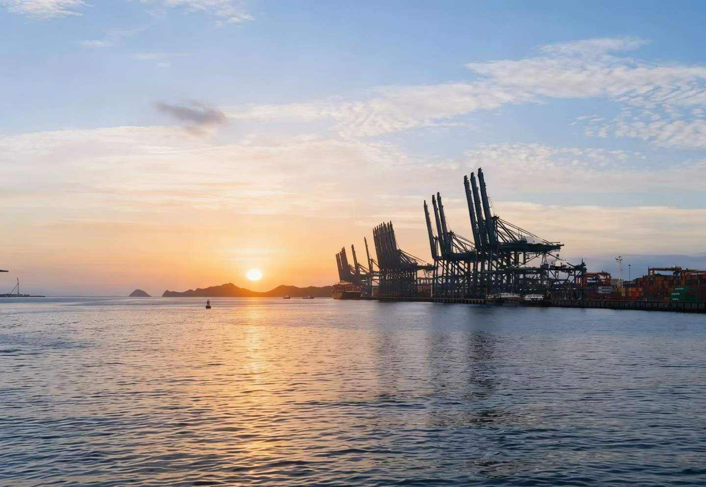 龙8国际电子平台物流海内内贸海运货代公司选择指南：六大焦点要素助您决议