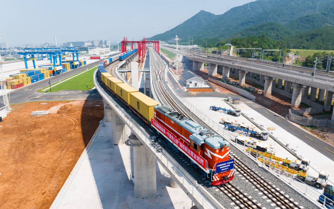 宁波舟山港海铁联运创里程碑，，，，，年营业量首次突破200万标箱