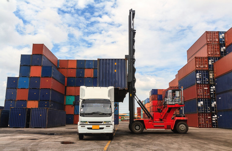 内贸物流中，，，，，，，海运和陆运该怎么选！。。。？？？？？