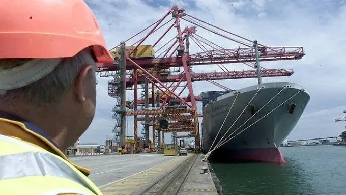 商业海运物流南北极化趋势