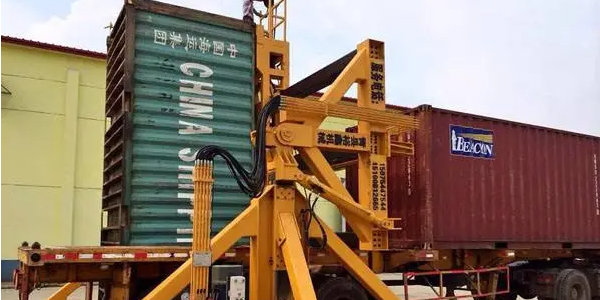 内贸粮食运输，，，，，，散装船与海运集装箱船价钱比照