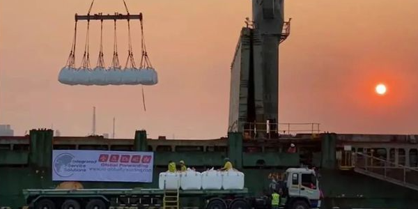 缺箱又缺舱，，，，，，，货物又最先集改散