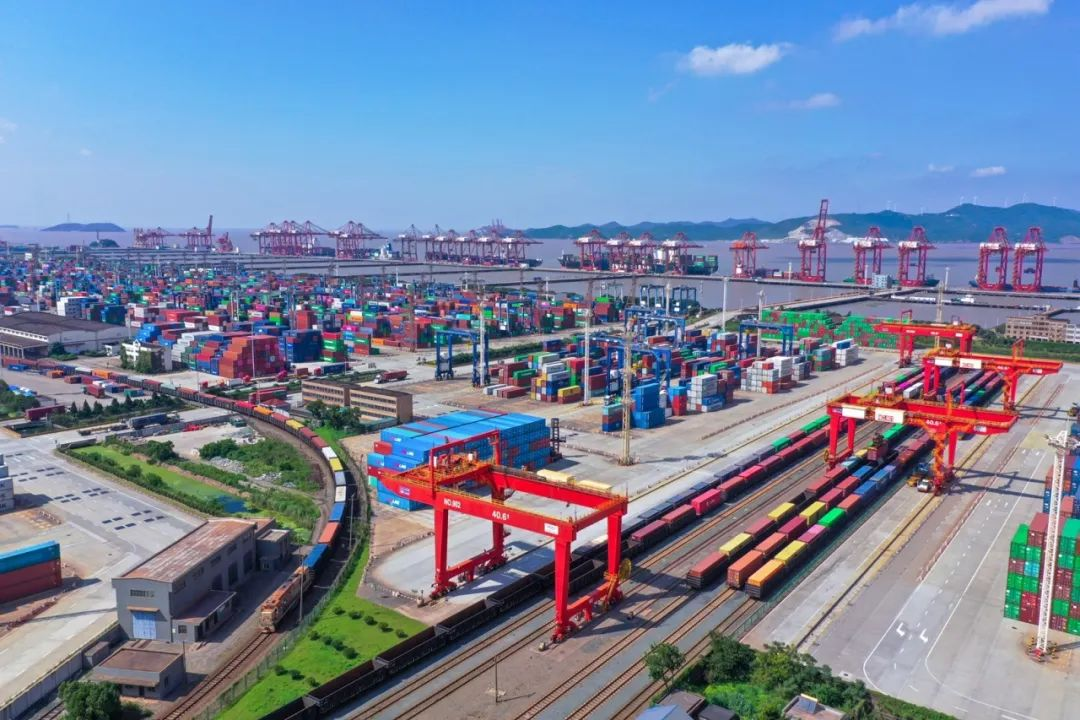 降本30%，，，，，，，海内集装箱海运重塑大宗物流本钱名堂