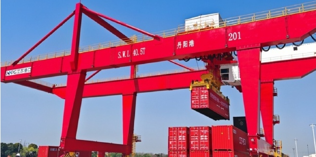 丹阳港，，，，，，，镇江最大的内河集装箱码头