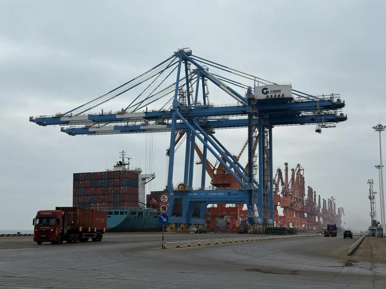 北部湾港前三季度集装箱吞吐量稳健增添，，，，，打造高效益物流新通道