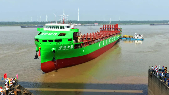 历史性突破！全球最大万吨级纯电动智能海船，，，，，，，，乐成下水