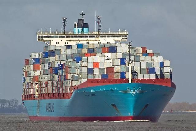 散货船“跨界”运集装箱，，，，，，靠谱吗？？？？？