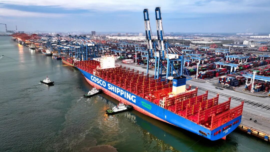 北部湾港乐成靠泊20万吨级巨轮，，，，，超大型船舶实现常态化通航！